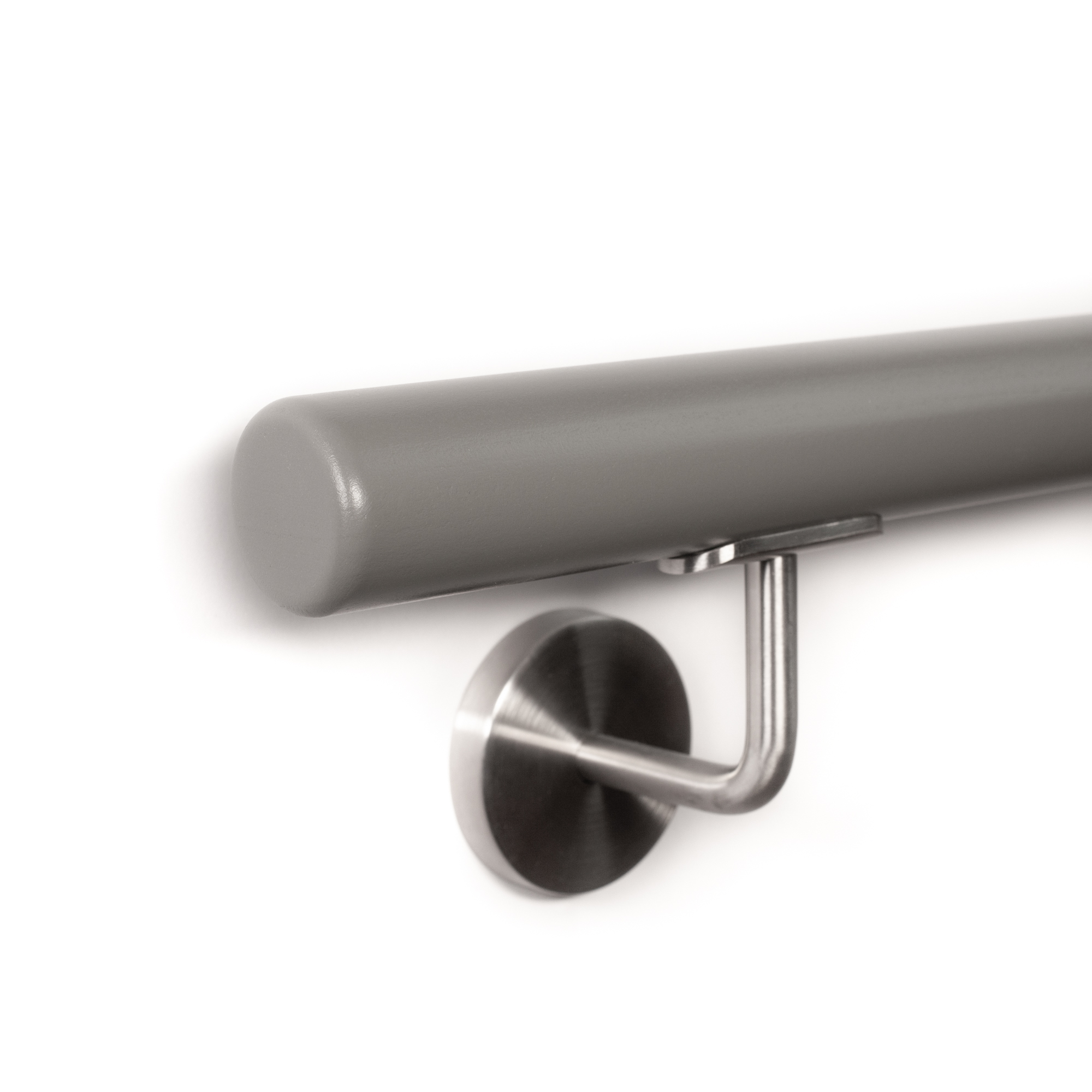 Main courante ronde en hêtre gris avec support inox, extrémité en rayon, bout plat à l'arête arrondie