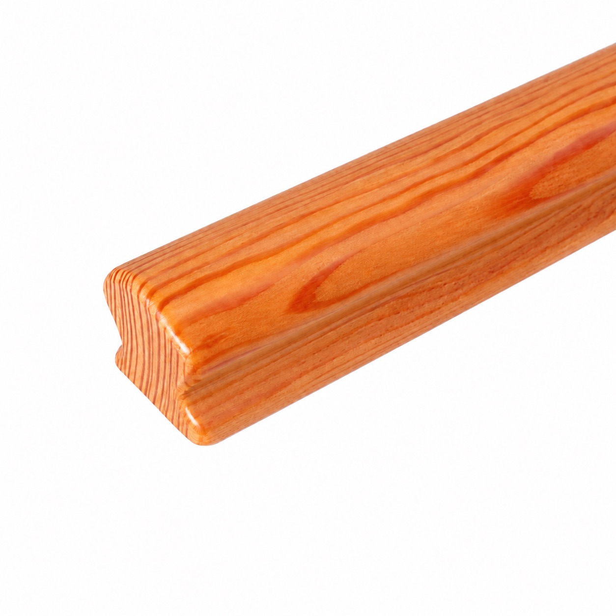 Main courante Omega en mélèze détourée sans support, profil Omega à rainure et veinage rouge orangé vif