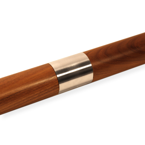 Raccord droit pour main courante en bois Ø 42 mm, douille métallique reliant deux mains courantes rondes, gros plan