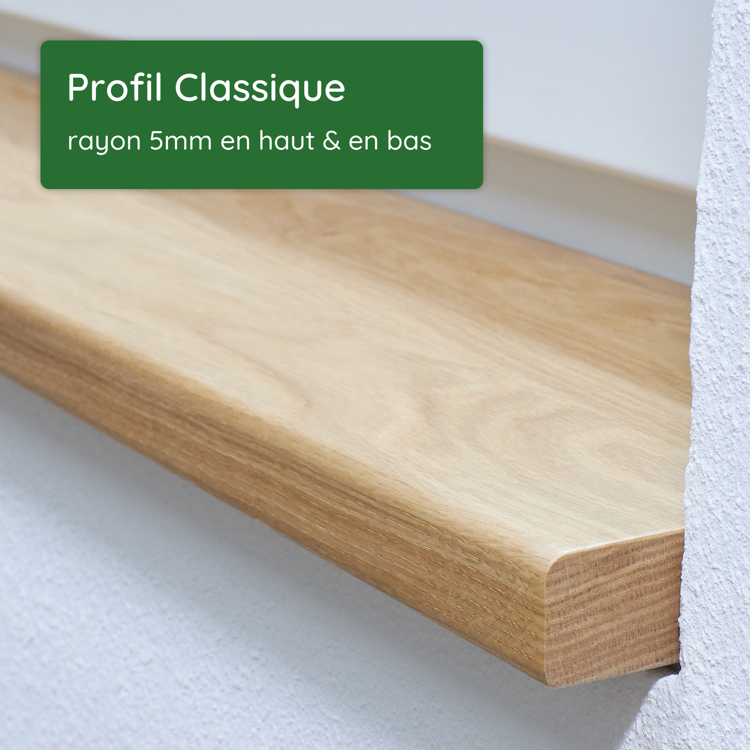 Profil Classique d'appui de fenêtre en bois massif : rayon de 5 mm en haut et en bas du chant avant, contre un mur blanc