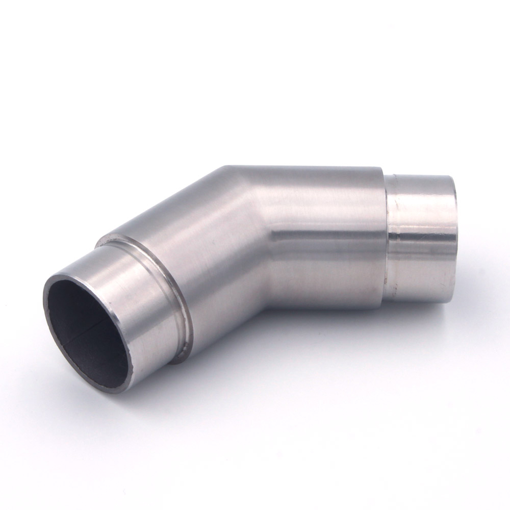 Coude à 45° en acier inoxydable pour main courante inox de 42,4 mm, vue en biais, extrémité ouverte devant, détouré