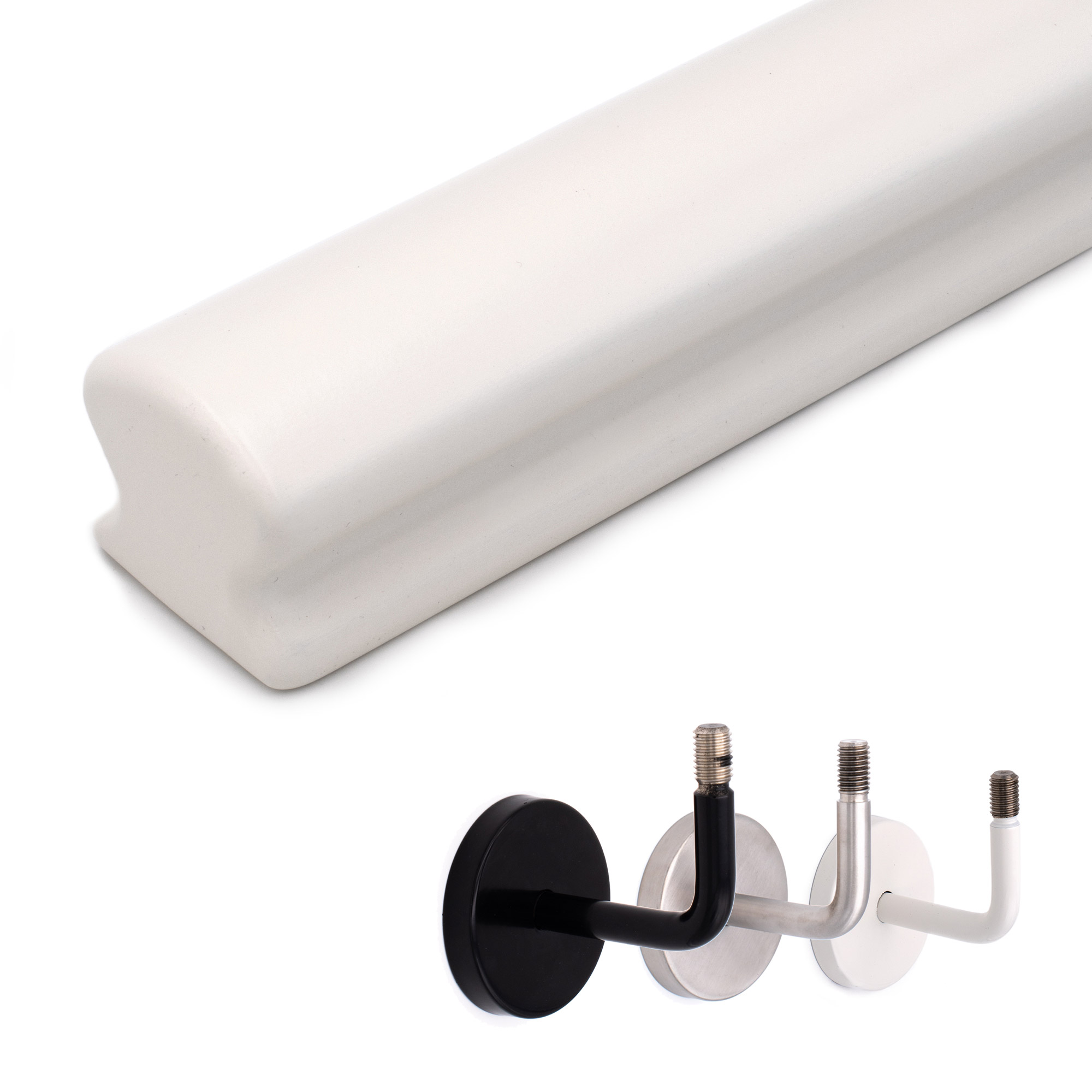 Main courante Omega en hêtre laqué blanc, détourée en diagonale avec supports de main courante noir, inox et blanc