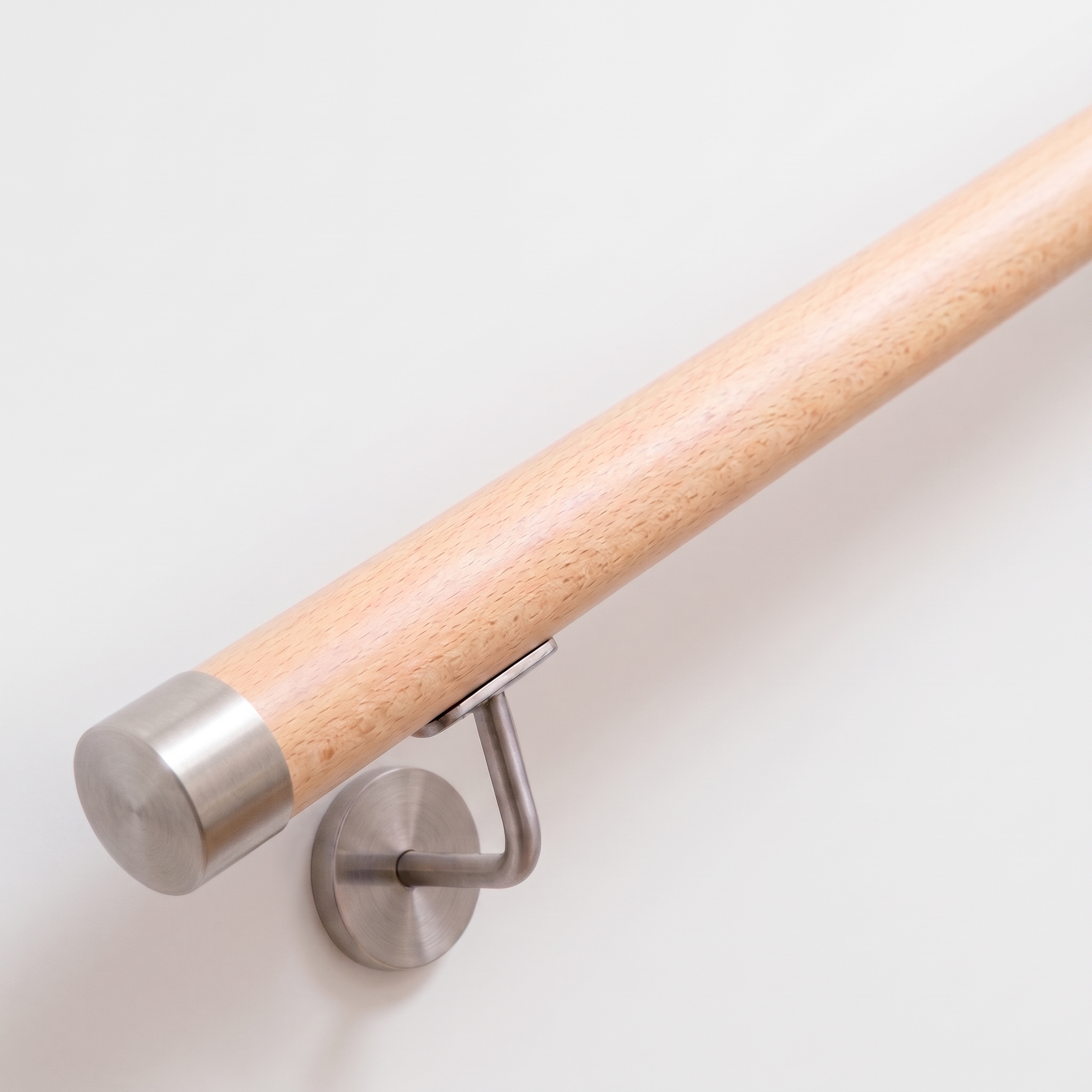 Main courante ronde en hêtre avec pièces en acier inoxydable, Ø 42 mm | escalier, garde-corps, mur | sur mesure