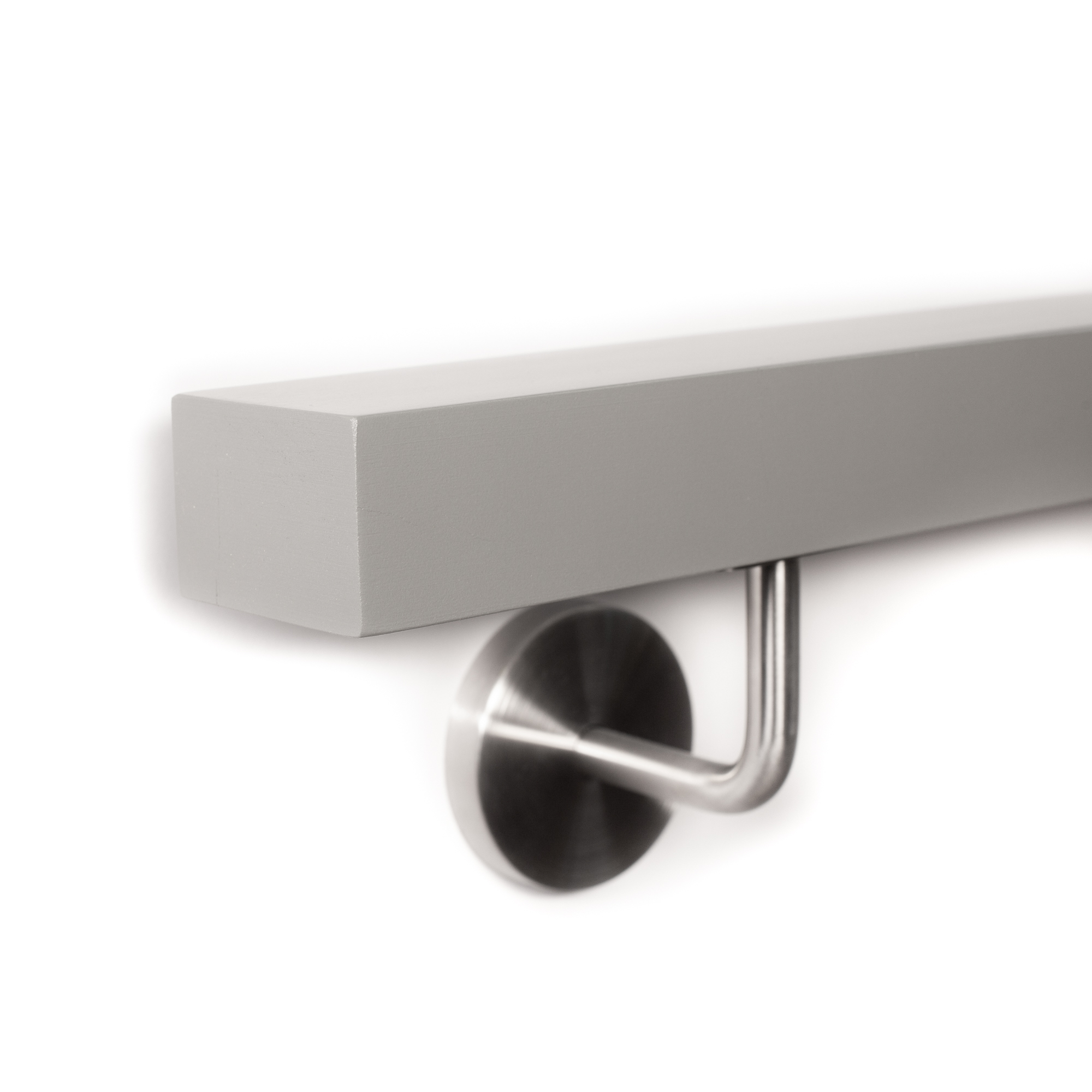 Main courante rectangulaire en hêtre gris posée à plat avec support inox, extrémité droite, arêtes vives