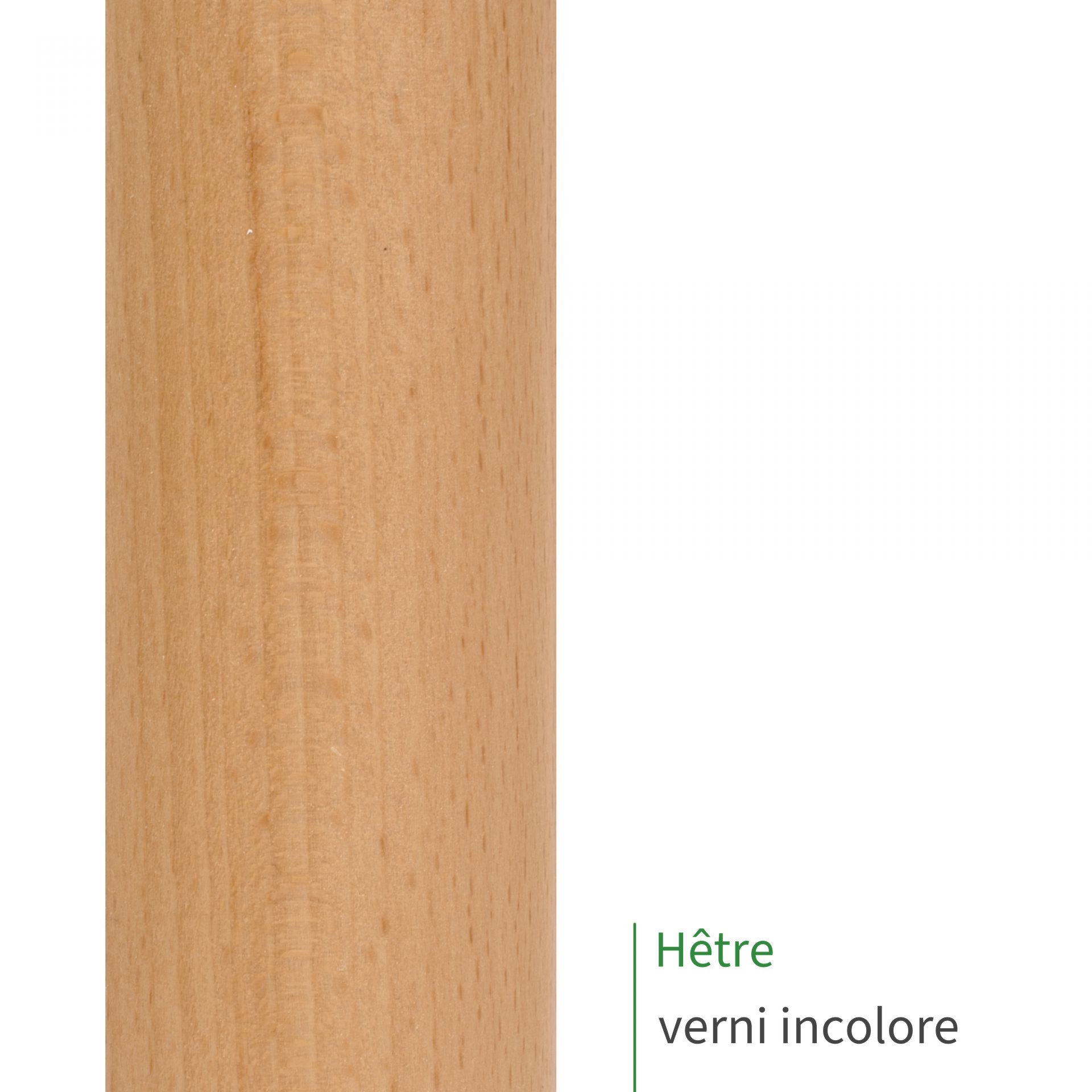 Main courante en hêtre verni incolore : gros plan sur le bois rosé satiné et son veinage fin, mention Hêtre verni incolore