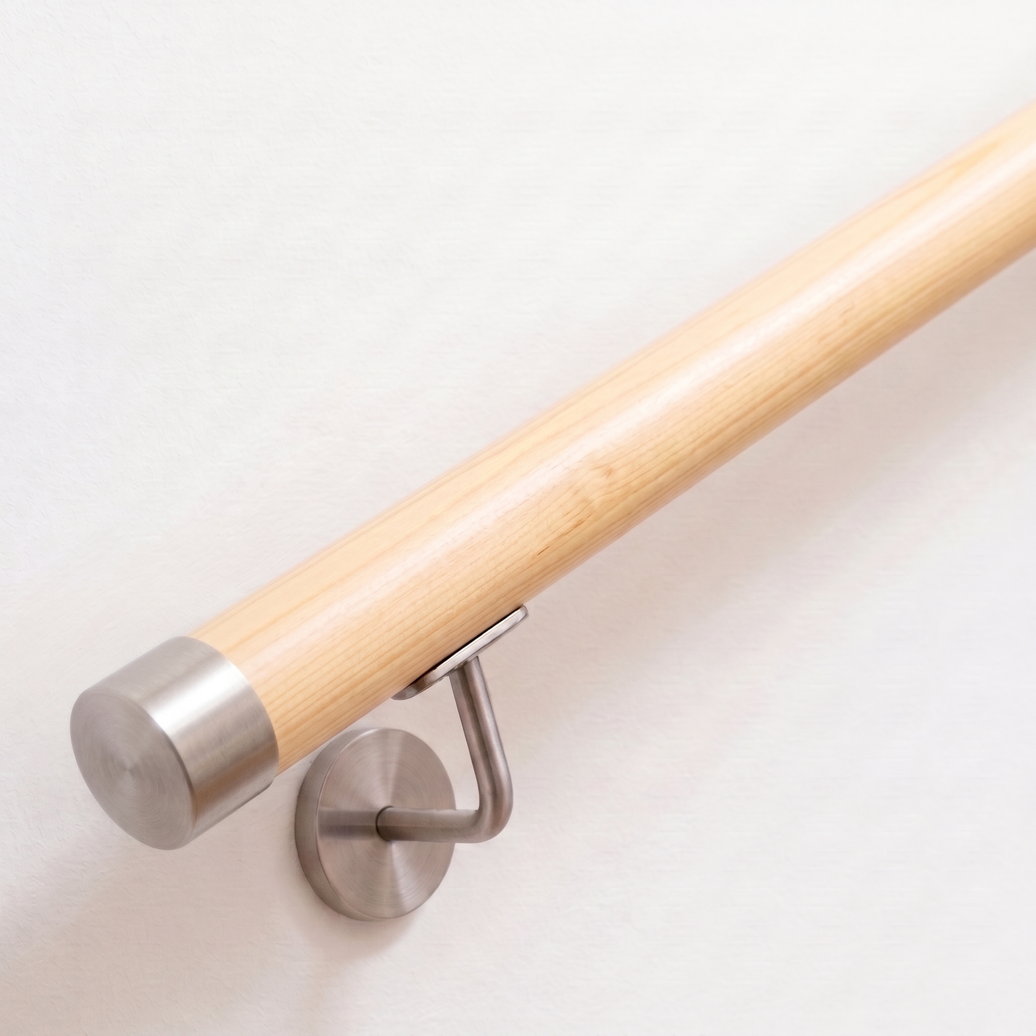 Main courante ronde en épicéa/sapin avec pièces en acier inoxydable, Ø 42 mm | escalier, garde-corps, mur | sur mesure